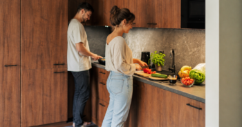 Apartament w&nbsp;Zielonej Górze z&nbsp;kuchnią – kiedy jest wygodniejszy niż hotel?